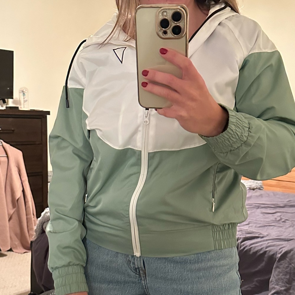 Dae Activewear Windbreaker